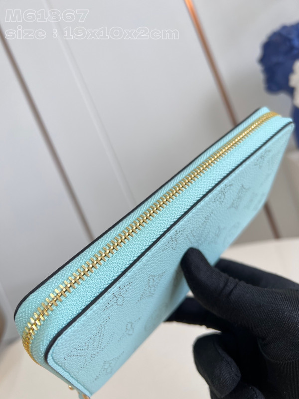 l**is V*t*n zippy wallet-10*20*2 cm