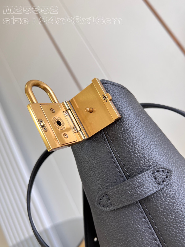 l**is V*t*n low key hobo jh-24*28*16cm